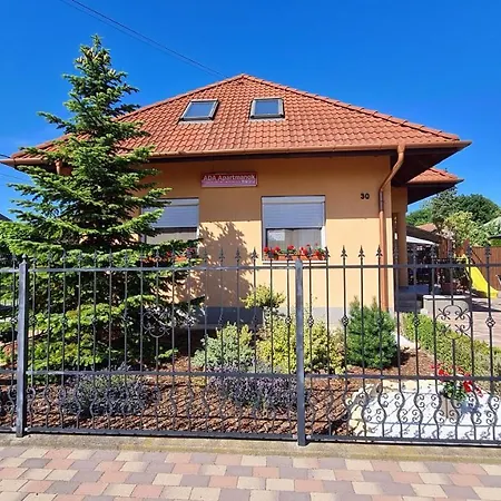 בית הארחה Ada Apartmanhaz 3*