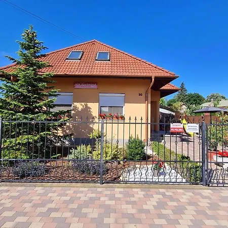 בית הארחה Ada Apartmanhaz Hajdúszoboszló