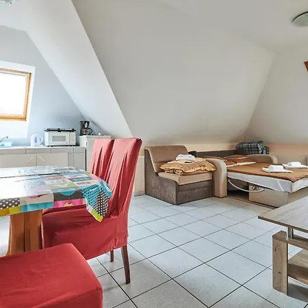 بيت ضيافة Ada Apartmanhaz 3*