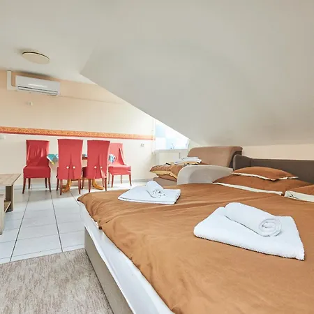 בית הארחה Ada Apartmanhaz Hajdúszoboszló