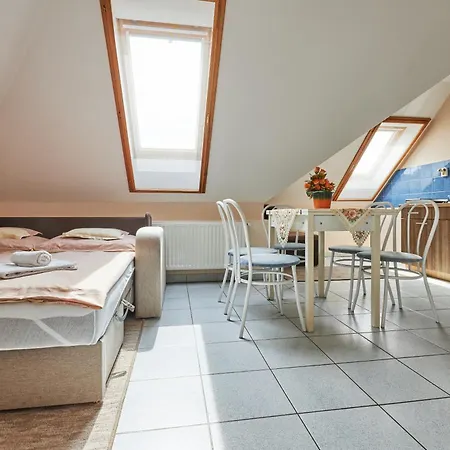 بيت ضيافة Ada Apartmanhaz