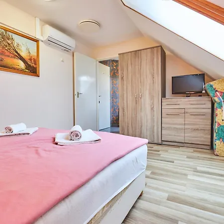 בית הארחה Ada Apartmanhaz