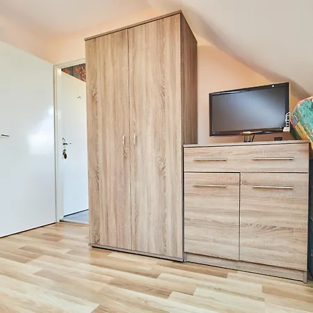 בית הארחה Ada Apartmanhaz 3*