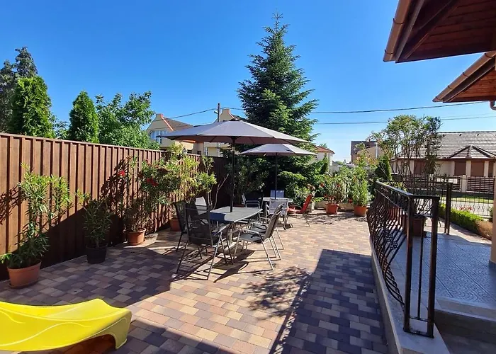 Ada Apartmanhaz Πανσιόν 3*