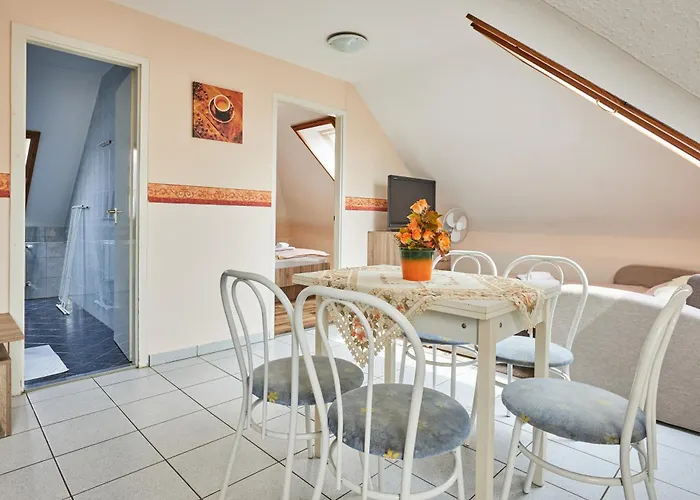 Πανσιόν Ada Apartmanhaz 3*